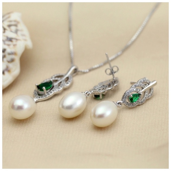 🎁 Swarovski Crystals The Jaye Natural Pearl Set - Picture 3 of 4